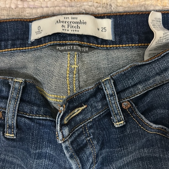 Abercrombie Capri or crop jean- darker blue denim. - Picture 2 of 3